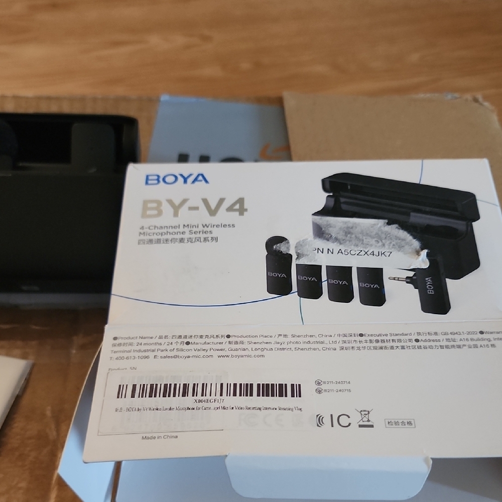 BOYA Wireless Microphone Set - Picture 2 of 6